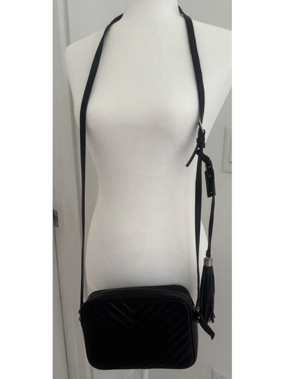 Saint Laurent Lou Camera Bag – Chevron‑Quilted Calfskin with Cassandre Logo - Picture 7 of 15